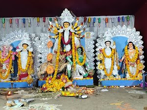 Durga idol tableau with white backdrop, Bengali in Bangalore (BinB)