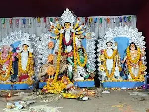 Durga idol tableau with white backdrop, Bengali in Bangalore (BinB)