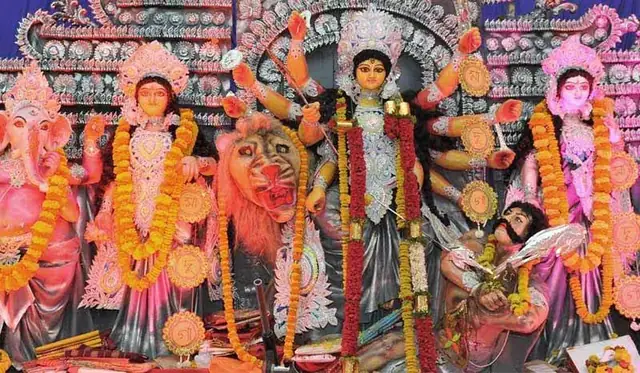 Idol and pandal, Sarathi Socio-Cultural Trust